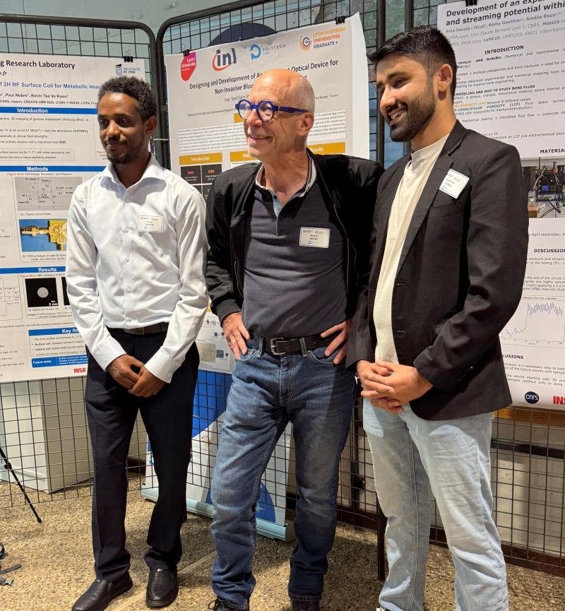 Presenting research at INL, Université Claude Bernard Lyon 1